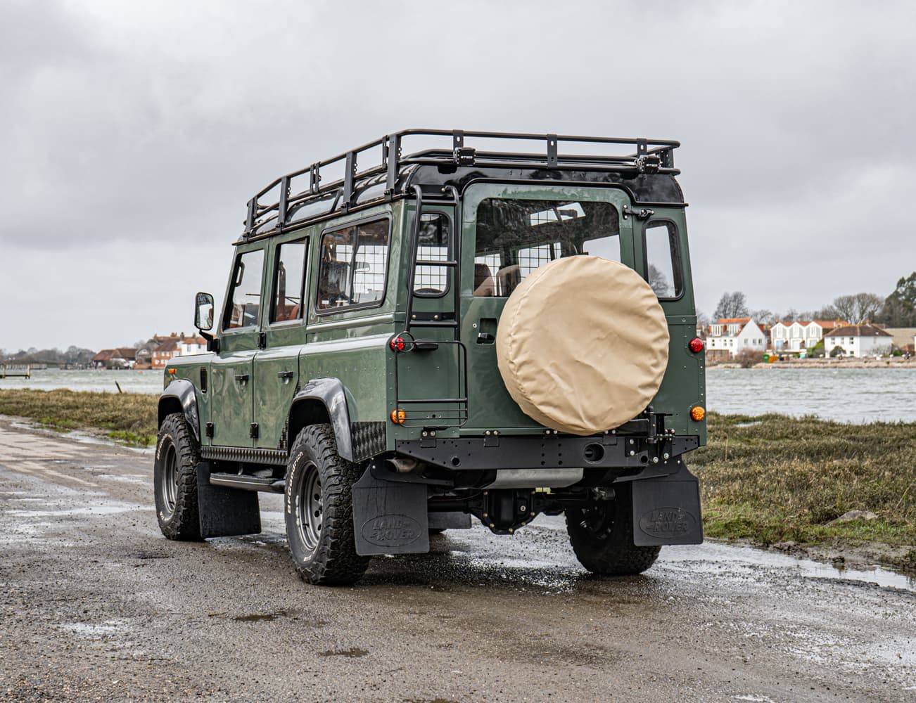 Aquarius Land Rover Defender Wheel Cover